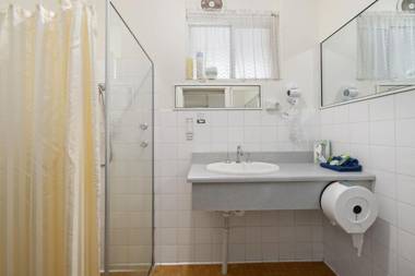 Navigators Motel & Diner