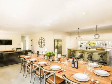 Amaroo - modern luxurious and chic