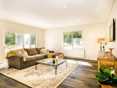 Amaroo - modern luxurious and chic