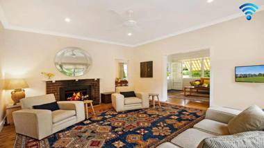 Canary Cottage - fresh clean simple & comfortable