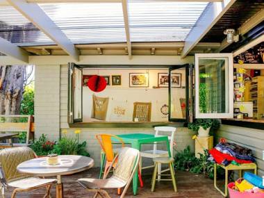 Canary Cottage - fresh clean simple & comfortable