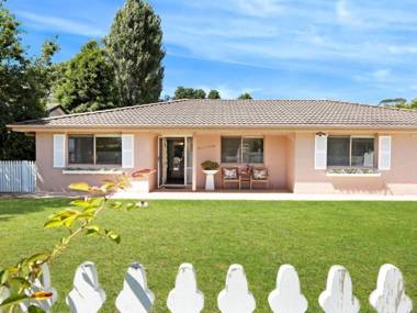 That Pink House! - comfortable home away from home