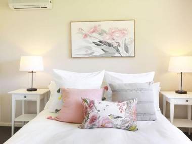 That Pink House! - comfortable home away from home