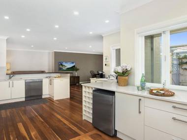 Hillview Cottage - classic country comfort and charm