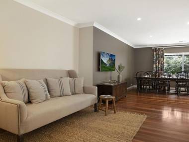 Hillview Cottage - classic country comfort and charm