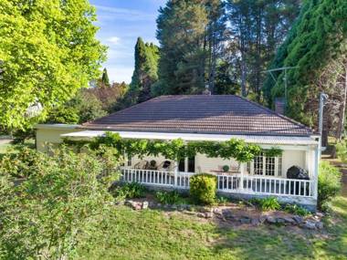 Redwood Cottage Burradoo getaway Southern Highlands 4pm Check Out Sunday