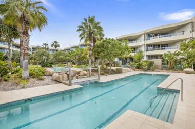 COTTON BEACH APARTMENT 33 WITH POOL VIEWS