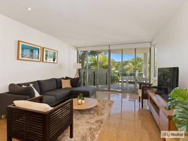 COTTON BEACH ON THE POOL 66