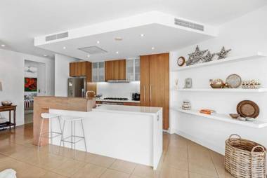 COTTON BEACH 94 - MID-FLOOR PENTHOUSE