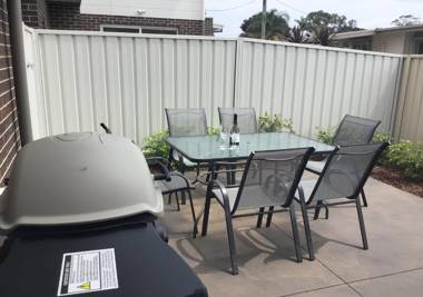 Discover Warilla - Bright and Airy Townhouse near the Beach and Lake