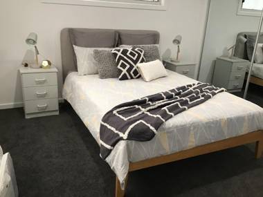 Discover Warilla - Bright and Airy Townhouse near the Beach and Lake