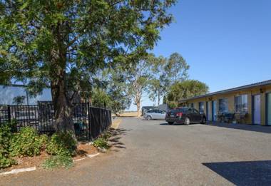 Artesian Motor Inn