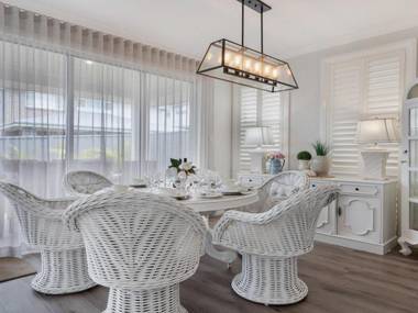 House On The Hill - STAY 3 PAY 2 OR Lazy Sunday late checkout