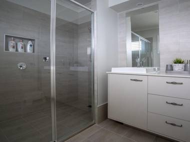 House On The Hill - STAY 3 PAY 2 OR Lazy Sunday late checkout