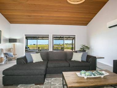 Ohana Oasis - STAY 3 PAY 2 OR Lazy Sunday late checkout