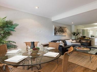 Tehidy Townhouse - translation; a place of retreat