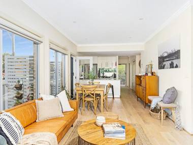 ARIA ON MANNING Kiama 4pm Check Out Sundays