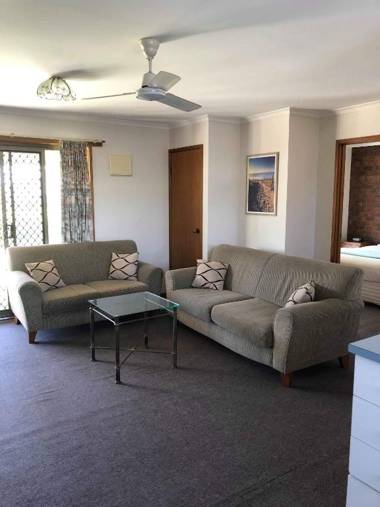 Lakes Jakaranda Holiday Units