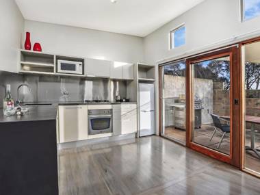 HEARN'S BEACHSIDE VILLA 2