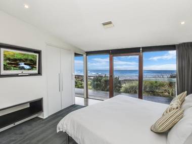 HEARN'S BEACHSIDE VILLA 2