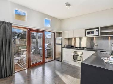 HEARN'S BEACHSIDE VILLA 3