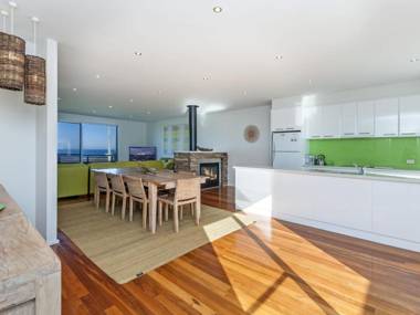 Moyan - Standing tall at the edge of the Indian Ocean