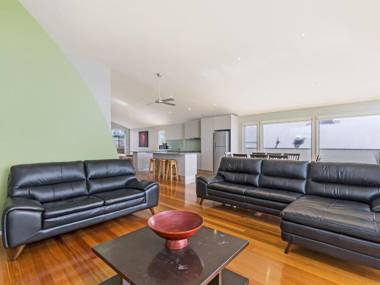 Shemara - Idyllic East Beach property with multiple living areas