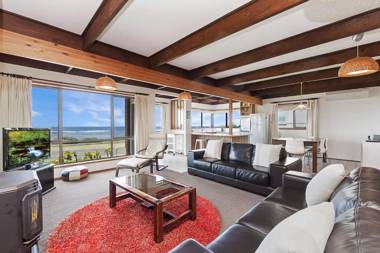 Swimmers' Rest - uninterrupted panoramic ocean views