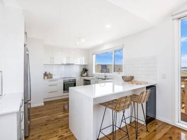 Salty's - Newly Renovated