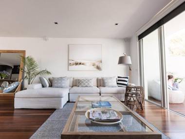 Spinnakers Waterfront