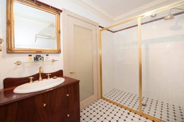 Cobb & Co Court Boutique Hotel