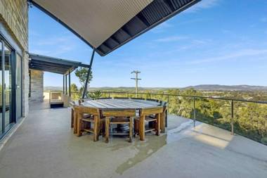 'Tyalla Lodge' Unique Luxe Design in the Mountains