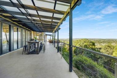 'Tyalla Lodge' Unique Luxe Design in the Mountains