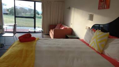 Diamond Island Resort & Bicheno Penguin Show