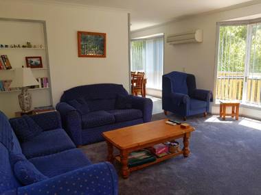 Regatta Point Tavern & Holiday Villas