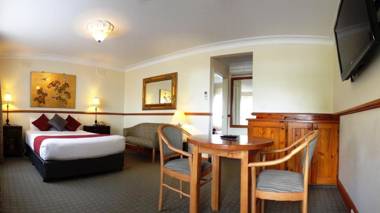 Three Explorers Motel