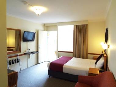 Three Explorers Motel