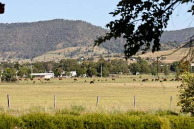 Killarney View Cabins and Caravan Park