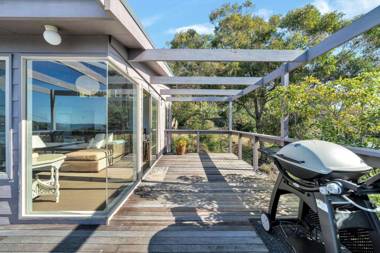 Amazing Views at Hyams Beach 4pm Check Out Sundays