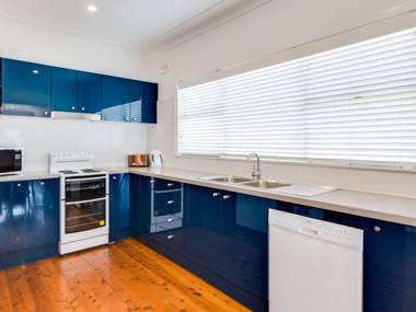 Bimbadgen at Hyams Beach 4pm Check Out Sundays