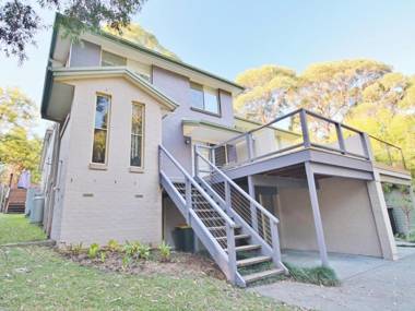 Black Wattle at Hyams Beach 4pm Check Out Sundays