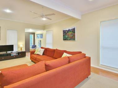 Black Wattle at Hyams Beach 4pm Check Out Sundays