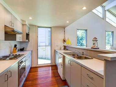 Boathouse 2 4pm Check Out Sundays