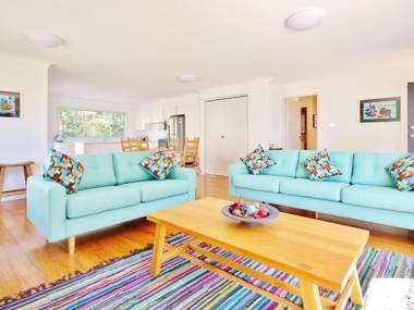 Elaine at Hyams 4pm Check Out Sundays