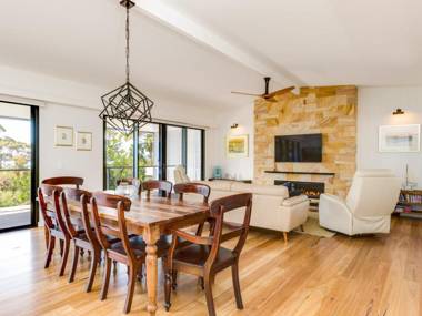 Kickenbach at Hyams Beach 4pm Check Out Sundays