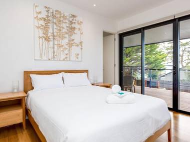 Kickenbach at Hyams Beach 4pm Check Out Sundays