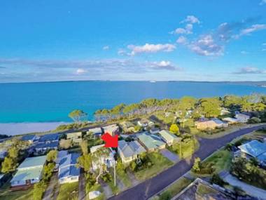 Mara at Hyams 4pm Check Out Sundays