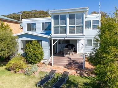 Mara at Hyams 4pm Check Out Sundays