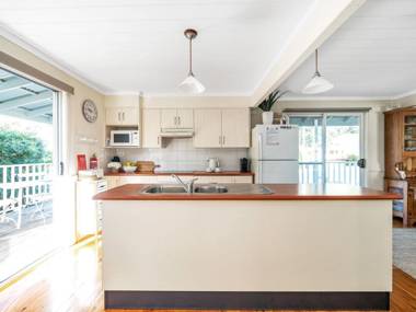 Mermaid Cottage at Hyams Beach 4pm Check Out Sundays