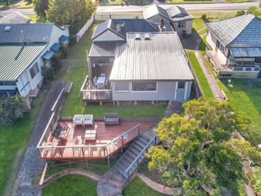 On Golden Ponds at Erowal Bay 4pm Check Out Sundays